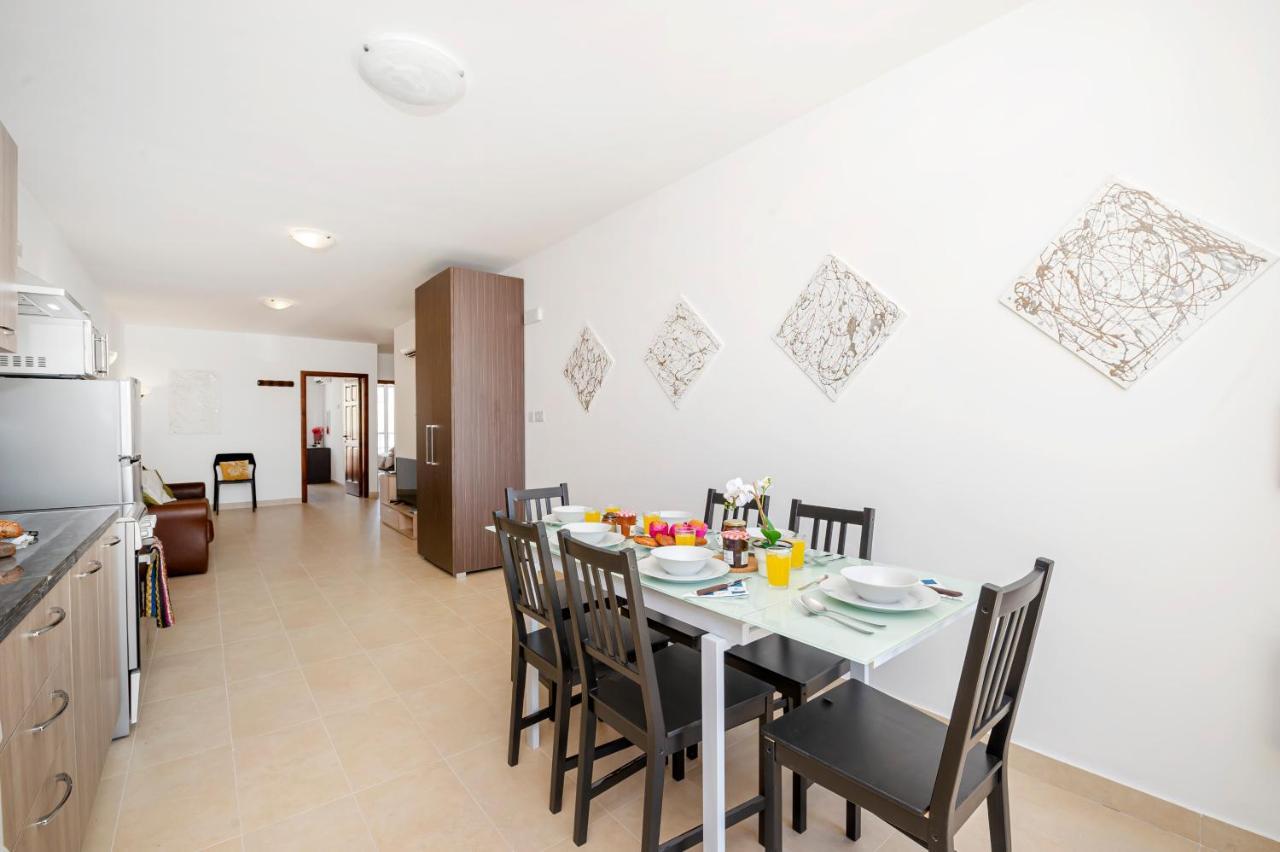 Summer Breeze Apartment With Panoramic Terrace - By Getawaysmalta Mellieħa Kültér fotó