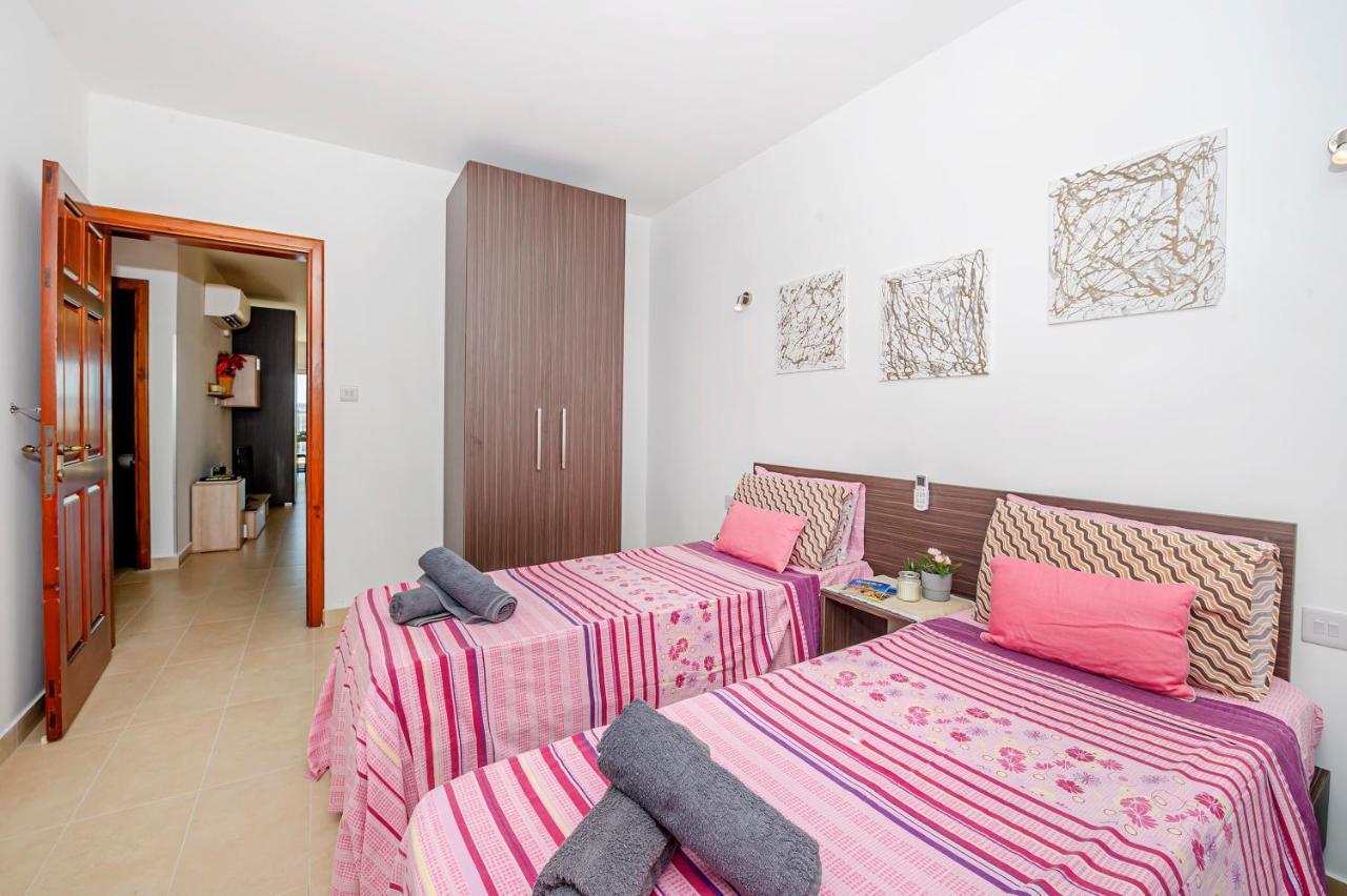 Summer Breeze Apartment With Panoramic Terrace - By Getawaysmalta Mellieħa Kültér fotó